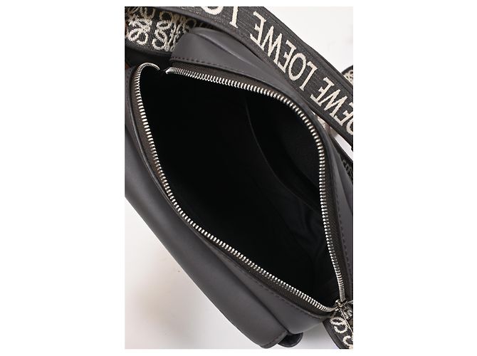 Sac messager militaire Loewe XS en cuir noir - vue 14