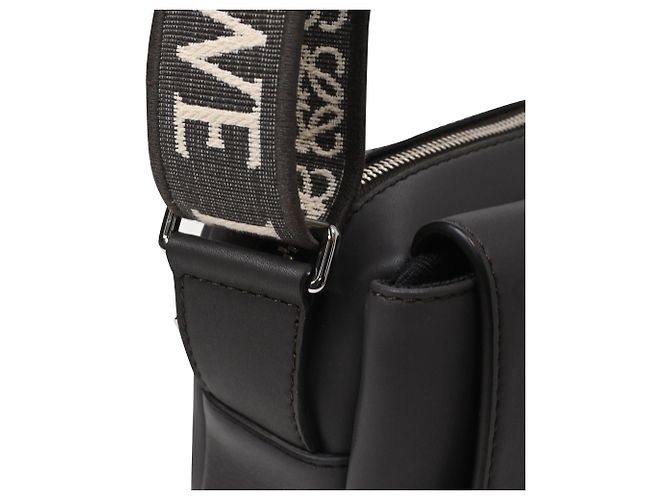 Sac messager militaire Loewe XS en cuir noir - vue 5