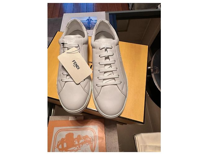 Baskets Fendi blanches en cuir - vue 2