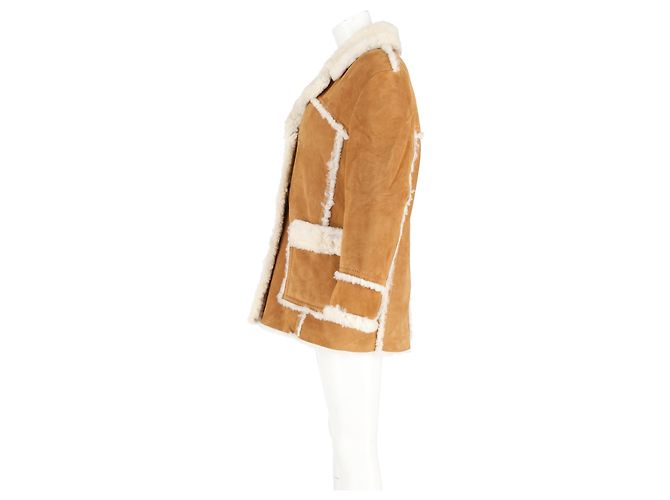 Giacca Miu Miu in shearling con bottoni e tasche in suede marrone - vista 5