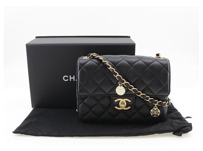 Chanel Matelasse Shoulder Bag Black - view 10
