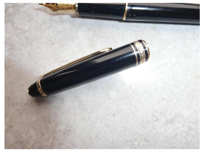 Penna a inchiostro Montblanc Classica Meisterstück 144 con pennino d'oro e astuccio Nero - vista 3