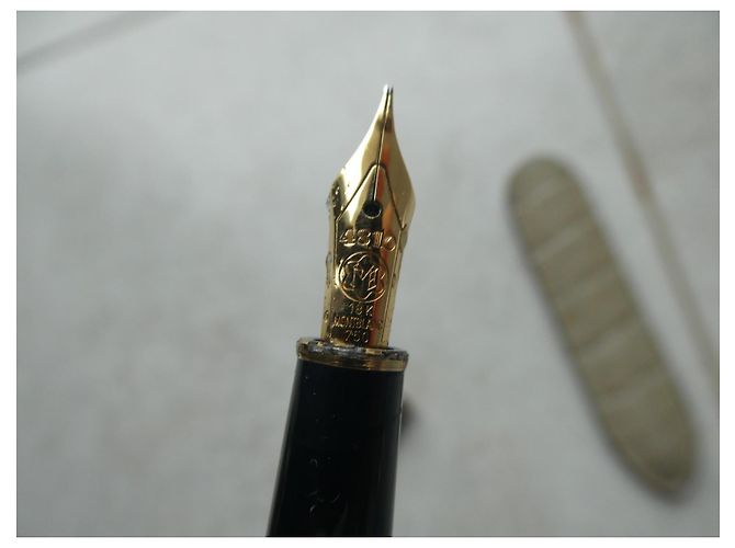 Penna a inchiostro Montblanc Classica Meisterstück 144 con pennino d'oro e astuccio Nero - vista 4