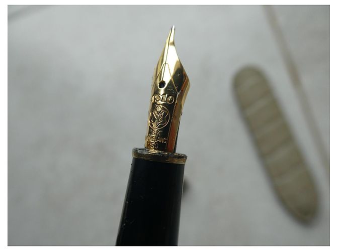 Penna a inchiostro Montblanc Classica Meisterstück 144 con pennino d'oro e astuccio Nero - vista 5