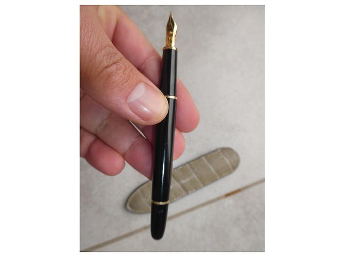Penna a inchiostro Montblanc Classica Meisterstück 144 con pennino d'oro e astuccio Nero - vista 6