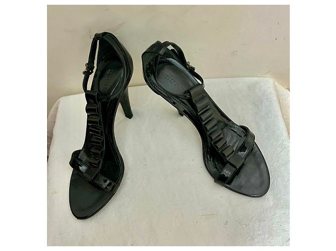 Sandali Burberry T Strap con volant in vernice nera Nero - vista 5