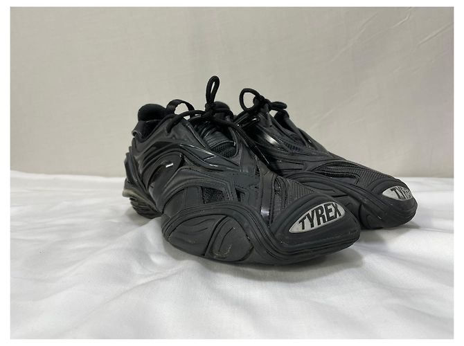 Sneakers con lacci Balenciaga Tyrex in poliuretano nero - vista 13