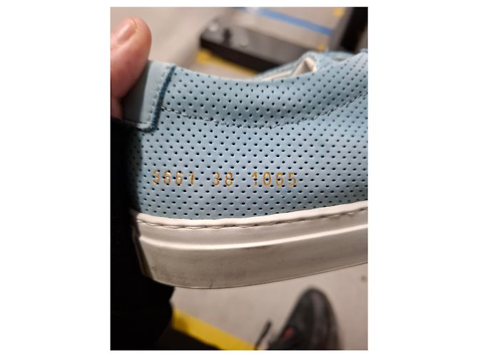 Autre Marque Sneakers perforati Achilles da donna di Common Projects in suede blu chiaro - vista 15