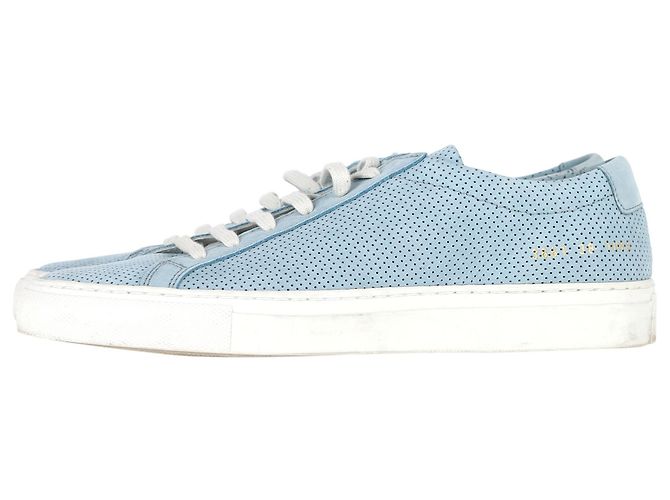 Autre Marque Sneakers perforati Achilles da donna di Common Projects in suede blu chiaro - vista 4