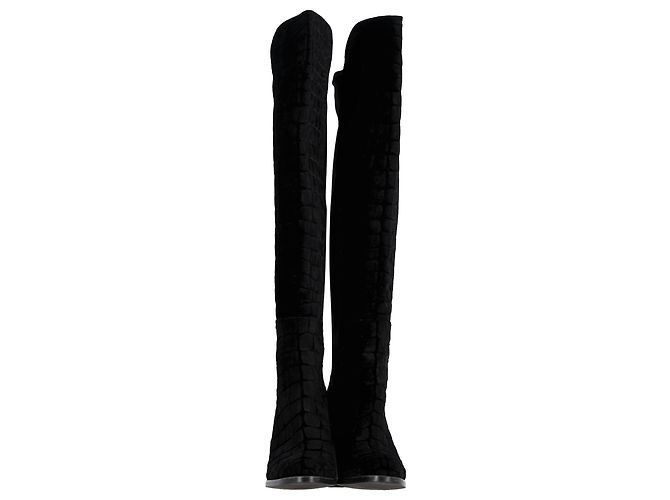Botas de tacón alto de terciopelo negro con estampado de cocodrilo de Stuart Weitzman, hasta la rodilla - vista 2