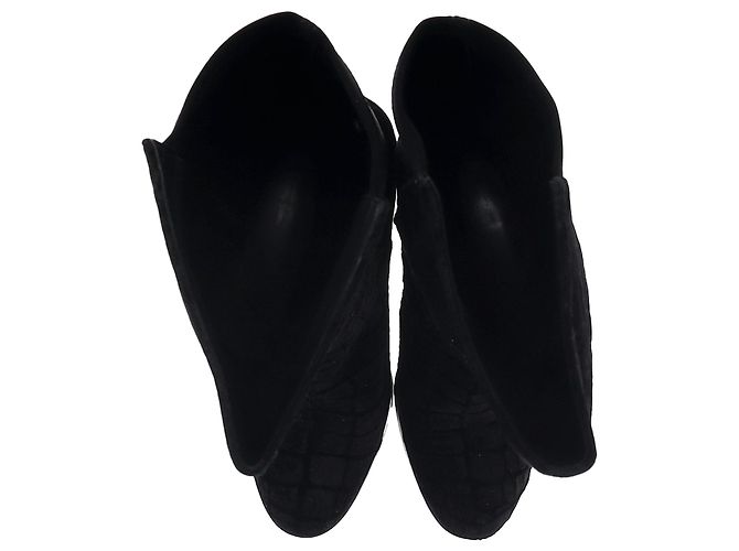 Botas de tacón alto de terciopelo negro con estampado de cocodrilo de Stuart Weitzman, hasta la rodilla - vista 5