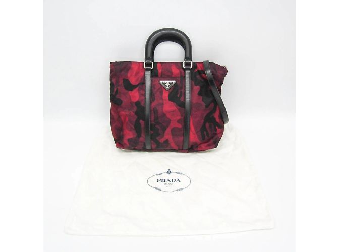 Borsa a spalla Prada in tessuto camouflage Rosso - vista 4