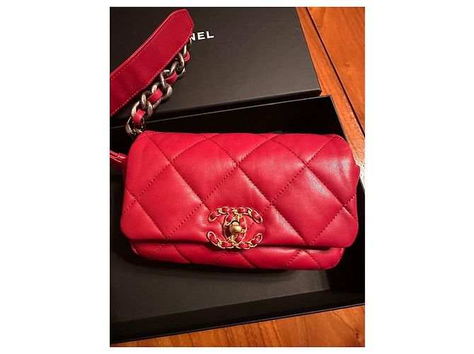 Chanel 19 Gürteltasche aus rotem Lammleder - Ansicht 3