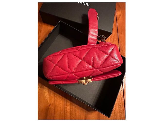 Chanel 19 Gürteltasche aus rotem Lammleder - Ansicht 6