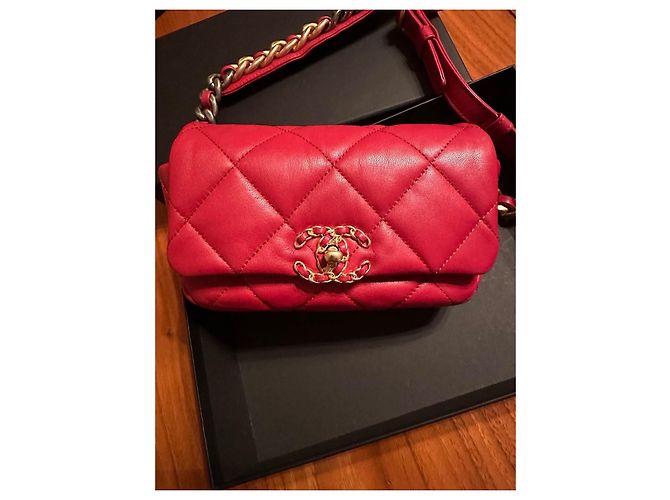 Chanel 19 Gürteltasche aus rotem Lammleder - Ansicht 8
