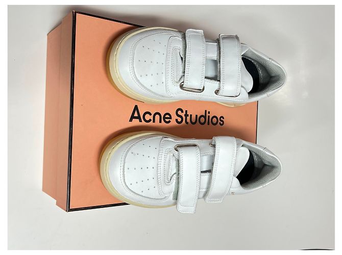 Baskets Acne en cuir blanc avec velcro - vue 10