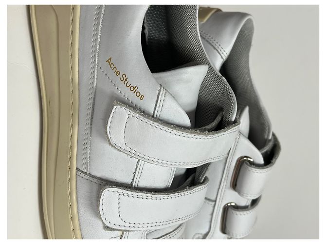 Baskets Acne en cuir blanc avec velcro - vue 9