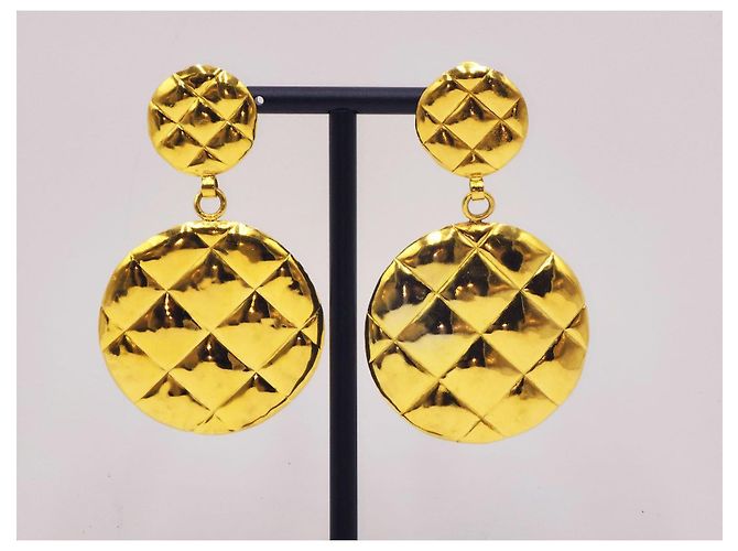 Orecchini a clip pendenti in matelassé dorato Chanel Gold hardware - vista 2