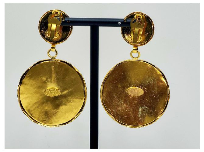 Orecchini a clip pendenti in matelassé dorato Chanel Gold hardware - vista 3