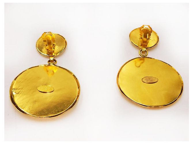 Orecchini a clip pendenti in matelassé dorato Chanel Gold hardware - vista 6