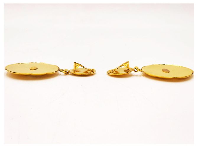 Orecchini a clip pendenti in matelassé dorato Chanel Gold hardware - vista 8