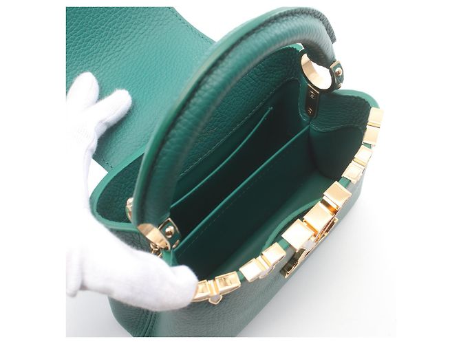 Sac à main Louis Vuitton Capucines Mini M23766 Vert - vue 3