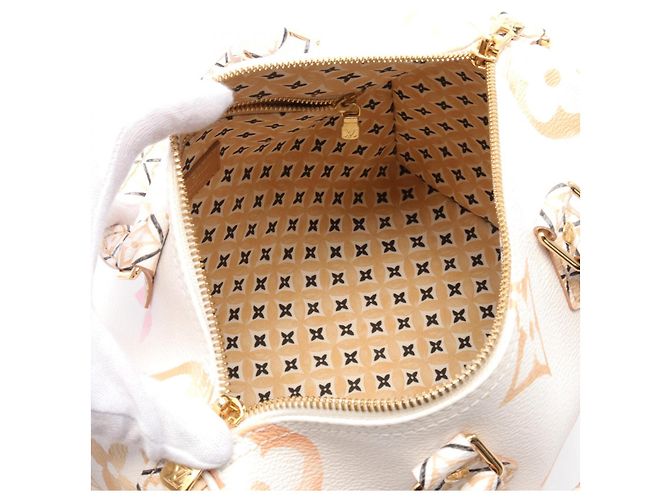 Sac à main Louis Vuitton Speedy Bandoulière 25 M22987 Blanc - vue 3