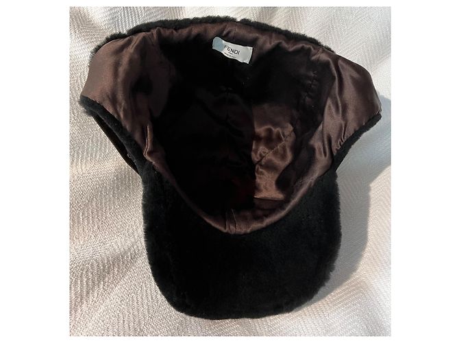 Cappello Fendi in shearling nero - vista 4