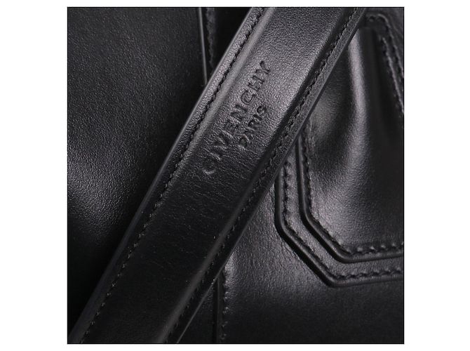 GIVENCHY - Sac à main Antigona soft moyen en cuir lisse noir - vue 5