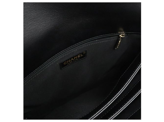 Bolsa de mão Chanel em couro de cordeiro matelassé com marca Coco Preto - vista 6