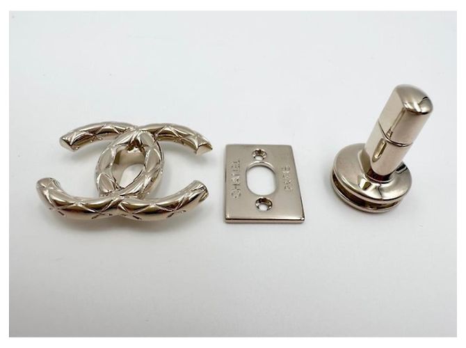 CHANEL chiusura  CC turnlock light gold D'oro - vista 5