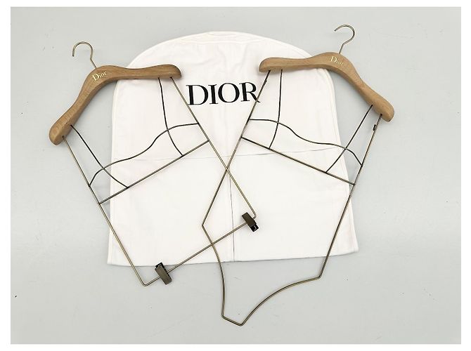 Dior set clothes hangers - view 14
