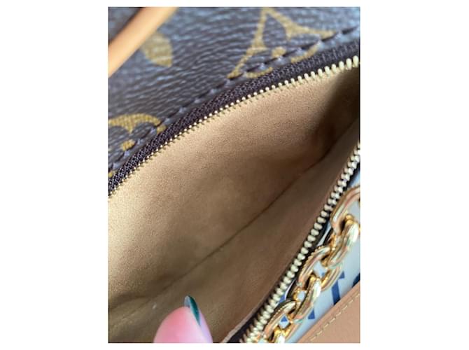 Borsa a mano Louis Vuitton Loop Monogram Canvas Marrone D'oro Caramello - vista 16