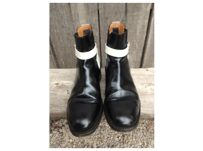 Botines Balenciaga de charol negro y blanco - vista 4