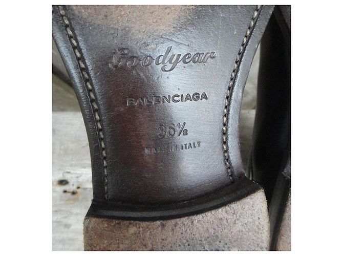 Botines Balenciaga de charol negro y blanco - vista 8