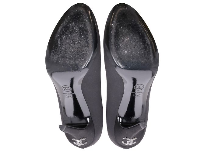 Timeless Pumps Chanel con logo sul retro in raso nero - vista 14