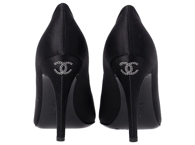 Timeless Pumps Chanel con logo sul retro in raso nero - vista 4