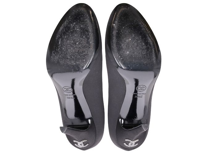 Timeless Pumps Chanel con logo sul retro in raso nero - vista 6