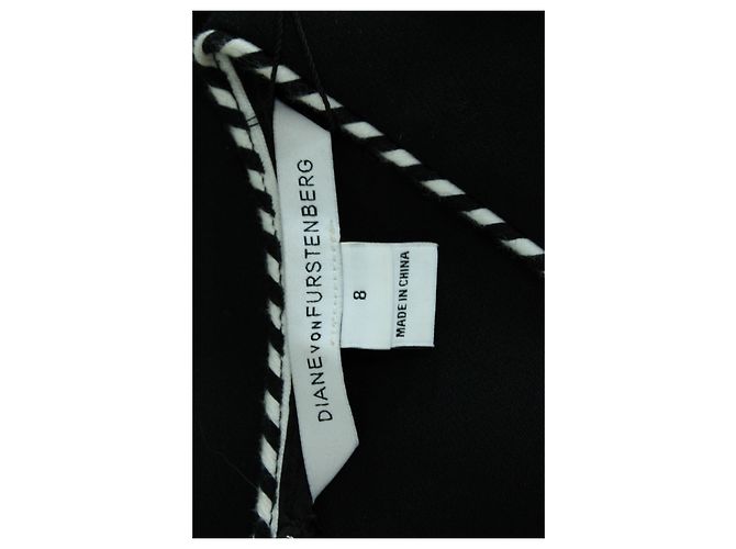 Diane Von Furstenberg Vestido negro con detalle en V - vista 10