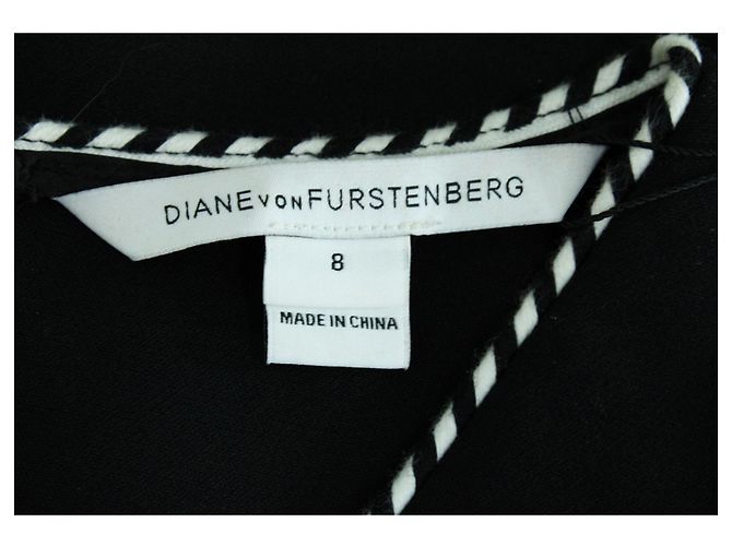 Diane Von Furstenberg Vestido negro con detalle en V - vista 4