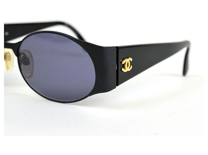 Occhiali da sole Chanel neri e dorati in plastica Nero D'oro - vista 3
