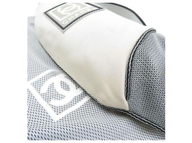 Borsa da viaggio Chanel Sport in nylon bianco e grigio - vista 3