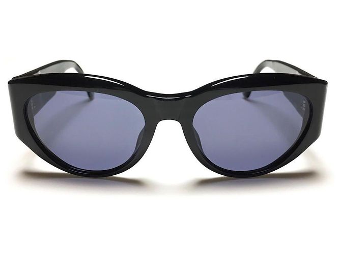 Occhiali da sole Chanel neri con logo CC dorato Nero D'oro - vista 3