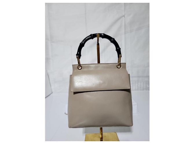 Bolsa de mão de couro Gucci Bamboo com aba bege - vista 16