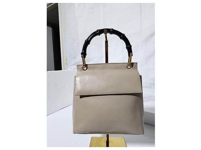 Bolsa de mão de couro Gucci Bamboo com aba bege - vista 2