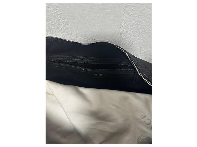 Borsa a spalla Hobo Repeat di Versace Nero - vista 9