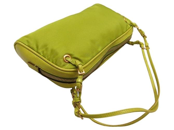 Borsa Prada verde chiaro in nylon e pelle - vista 2