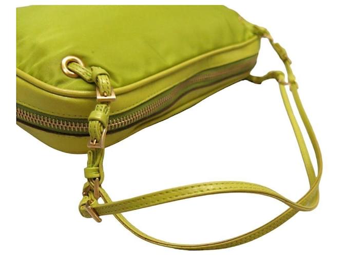 Borsa Prada verde chiaro in nylon e pelle - vista 3