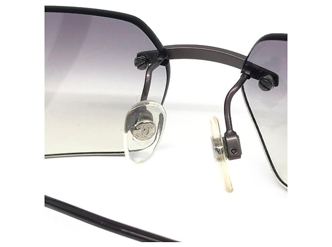 Occhiali da sole Chanel CC Logo strass argento e viola Porpora - vista 7