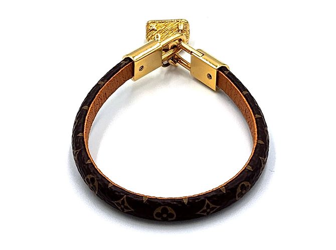 Bracciale charm Louis Vuitton Alma M6220 Marrone Monogramma - vista 3